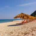 Veliko otkriće u Engleskoj: Dečak na plaži pronašao zub izumrle vrste slona