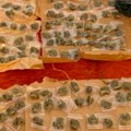 (Foto) Mladić (19) uhapšen u Beogradu: U stanu pronađena tri kilograma marihuane zapakovane u 659 paketića i šest kesa