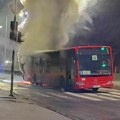 (VIDEO) Zapalio se gradski autobus, nema povređenih