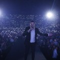 Zagreb u znaku ljubavi: 20.000 ljudi pevalo sa Acom Pejovićem