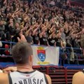 Navijači Partizana ponovo stali uz igrače (VIDEO)