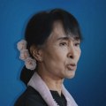 Svrgnuta “Dama”: Ko je Aung San Su Ći, koja je premeštena u kućni pritvor zbog velikih vrućina?