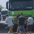 Drama na Horgošu: Vozač teretnjaka izašao iz kamiona i potegao nož, policija odmah reagovala