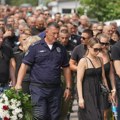 14 slika sa sahrane ubijenog Nikole: Umesto na svadbu, svi došli na grob, plakali i najhrabriji, u uniformi