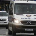 Kombi pun migranata bježao od policije i zabio se u stup. Ozlijeđeno 10 osoba