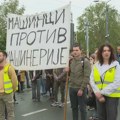 Mašinski u blokadi: Nepoznati muškarci pokušali nasilno da upadnu na fakultet i uzmu transparent