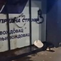 Prostorije SNS zasute balegom
