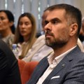 Novi SAD dobija spomenik posvećen žrtvama u tragediji na Železničkoj stanici Opozicija napustila glasanje! Gradonačelnik…