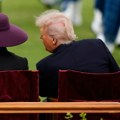 Šta je posredi? Tramp i Melanija spavaju u odvojenim sobama Ovo su detalji boravka para u Vindzoru doneli i svoju posteljinu