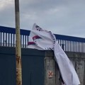 Kragujevac: Građani postavili, građanke uklonile transparente sa natpisom Srbi nisu genocidan narod
