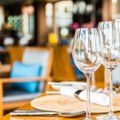 Veće cene usluga u restoranima i hotelima u decembru