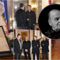 Tuga, suze, emotivni govori... Održana komemoracija Dušku Vujoševiću - potresne fotografije obišle Srbiju! (galerija)