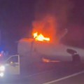 Poginula jedna osoba u padu aviona: Ima povređenih, dramatični prizori na mestu nesreće (video)