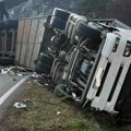 Srpski šleper slupan na nemačkom auto-putu: Dvojica vozača iz Čačka bila u teretnjaku