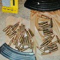 Policija upala u stan u Beogradu i otkrila veliku količinu oružja i municije: Hitno uhapšen muškarac (foto)