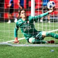 Ako već "morate" da date autogol, barem nemojte da bude ovako... VIDEO
