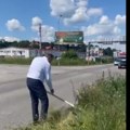 Dodik pokosio travu na tranzitu: Ovo je poslednji put da radim tuđi posao (video)