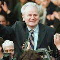 Politički naslednici Miloševića i Đinđića takmiče se preko njihovih grobova