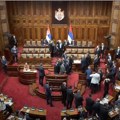Konstitutivna sednica nastavljena uz tenzije: Zvižduci i psovke u parlamentu, Jovanov ponovo opoziciju nazvao nacistima