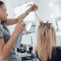 Posle 45. Godine izgubimo polovinu kose: Frizerka otkriva zbog čega nam sve opada i kako da to sprečimo