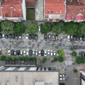 Grupa građana iz tzv. zborova i studenata u blokadi kod zgrade u kojoj živi Mićin
