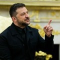 Zelenski prvi put od početka rata obukao elegantno odelo: Promenio taktiku i odmah mu se isplatilo FOTO