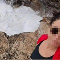 Pravila selfi, a onda je talasi povukli u more: Ovo je devojka iz Vrnjačke Banje koja se utopila na Luštici