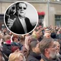 Oko 30.000 Sarajlija u glas pevalo "Miljacku" ispred Večne vatre: Dečiji hor rasplakao sve prisutne