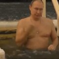Putin se prekrstio, a onda je zaronio u ledenu vodu! Ruski lider obeležio veliki hrišćanski praznik (video)