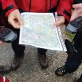 Baka (77) izgubljena u mraku Zvezdarske šume! Psi tragači i dronovi na terenu, svaki minut je kritičan