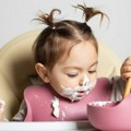 Kada deca mogu da počnu da piju jogurt: Pedijatri složni u vezi sa načinom uvođenja u ishranu beba