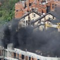 Veliki požar na gradilištu na Čukaričkoj padini: Gori krov na zgradi koja niče, vatra se širi!