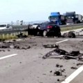 (Foto) Vozio 130 na sat u kontra smeru, pa izazvao nesreću! Jeziva saobraćajna nesreća na autoputu Šabac - Ruma: Na licu mesta…