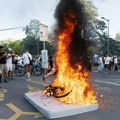 Ulice u dimu i suzavcu: Veliki protest protiv G7 prerastao u nerede