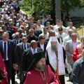 Patrijarh Porfirije služio parastos: Okupljeni odali počast za Srbe ubijene u Podrinju i Birču, položeni venci i cveće