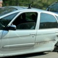 Udes na Ibarskoj magistrali: Automobil preprečio obe trake, saobraćaj usporen (foto)