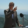 Вучић: Предложићу да лекарима који раде у сеоским срединама повећају плате за 20 одсто