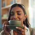 Ne počinjite jutro sa kafom: Stručnjaci savetuju šta prvo popiti