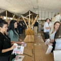 Penzioneri i socijalno ugrožena lica ako niste dobili humanitarni paket javite se vašim mesnim zajednicama i na dežurni broj…