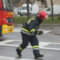 Gori stan u centru Kraljeva, dve osobe prevezene u bolnicu