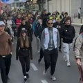 Pristalice Studentske liste iz Novog Sada pešače do Beograda na završni skup, među njima i Ilija Srđanović