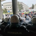 Privdena trojica studenata tokom protesta ispred Skupštine Novog Sada