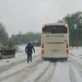 (Video) Šta je ovo, sneg u Srbiji usred: Maja?! Vozači prolaze kroz ovaj grad i ne veruju šta vide: "Šta je ostalo - ostalo…