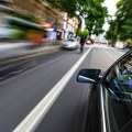 Zbog magle i vlažnih kolovoza vozačima se savetuje opreznija vožnja