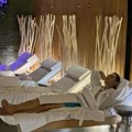Srpski glumac se skinuo i otkrio ogromnu tetovažu: Pripadnice lepšeg pola obradovao mišićavim telom dok uživa u luksuznom…