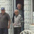 Studente koji obilaze sela sačekali "Vučićevi penzioneri": "Nije nadstrešnica pala - to su teroristi uradili"