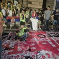 Studenti prefarbali transparent "Bolje ćaci nego naci"