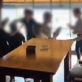 Šok snimak: Mališani urlaju o drogiranju i pijanstvu na rođendanu i udaraju se patikama u glavu! Roditelji skandalizovani!