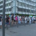 Beograđani se okupili kod Vukovog spomenika, krenuli u protestnu šetnju
