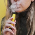 Lekari upozoravaju na štetne efekte elektronskih cigareta kod mladih